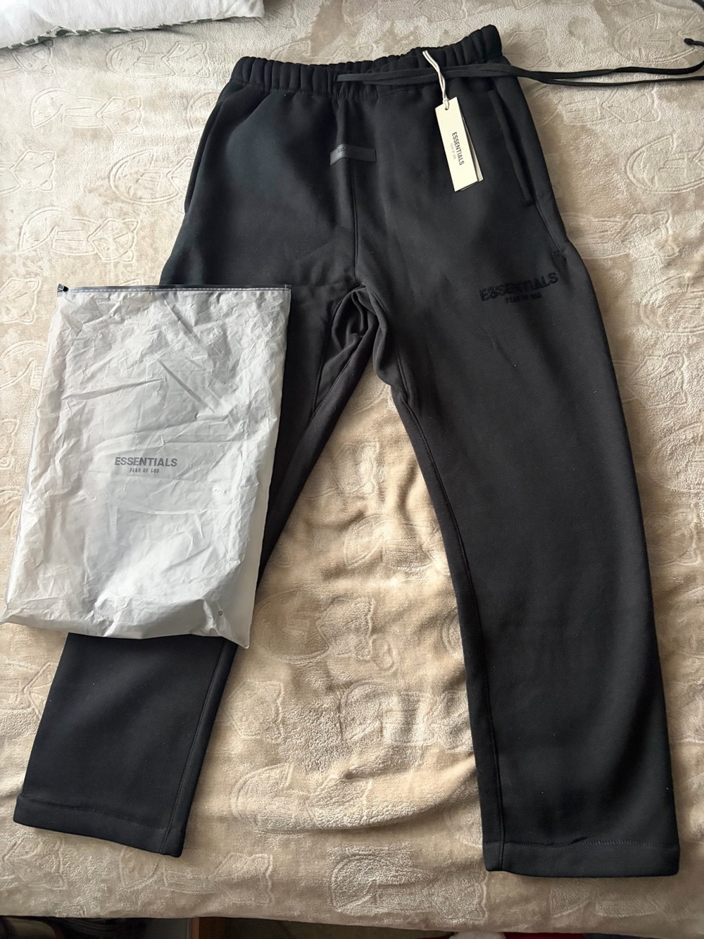 Fear of God Essentials Black Men’s Jogger Sweatpants (Uncuffed)
